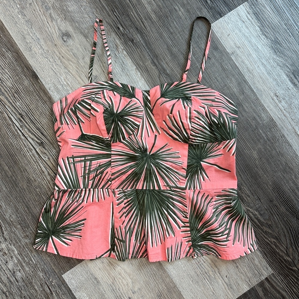 A NEW DAY • WOMEN’S FAN PALM TROPICAL TREE PRINT PINK PEPLUM CAMI TOP Medium